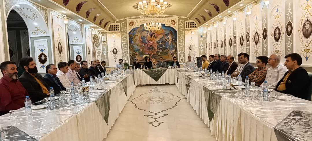  برگزاری سومین نشست شورای دبیران مدرسه 