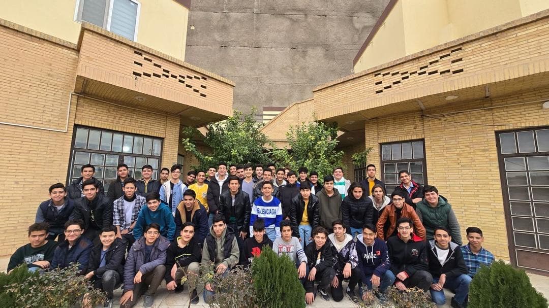 دبیرستان دوره اول پسرانه سران